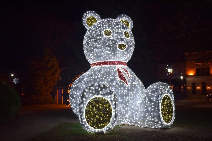 Teddy Bear 3-D display in Effingham town square.