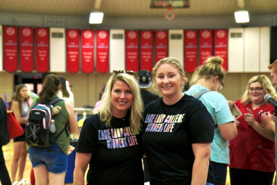  Lisa Shumard-Shelton and Calista Heiser pose for a photo at the Welcome Day Event. Photo provided by Maia Voegel.