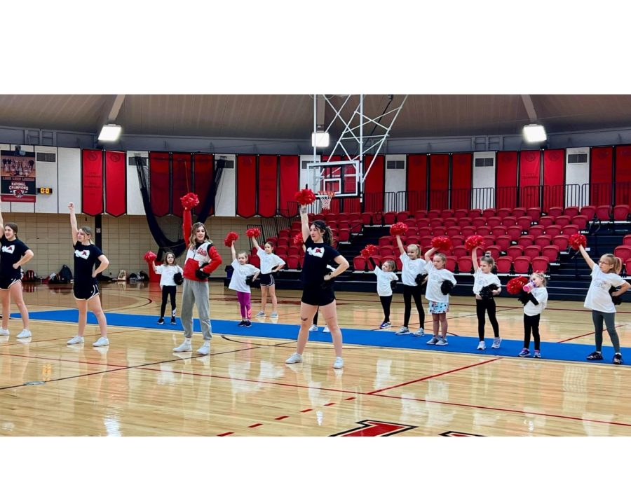 The+laker+cheerleaders+are+teaching+the+kids+at+the+camp+the+cheer+that+theyll+perform+later+that+day.+Photo+via+Audra+Gullquist.