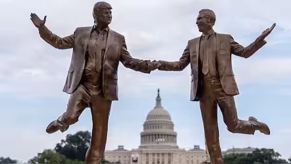 A statue depicting Trump and Epstein holding hands while skipping together.