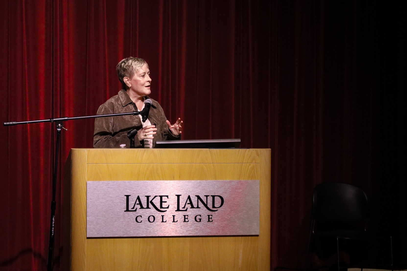 Dr. Katheryn Edin speaking to a crowd of Lake Land students in the Luther Student Center